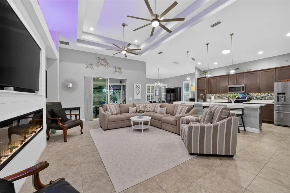 10212 JULIA ISLES AVENUE Oxford, FL 34484