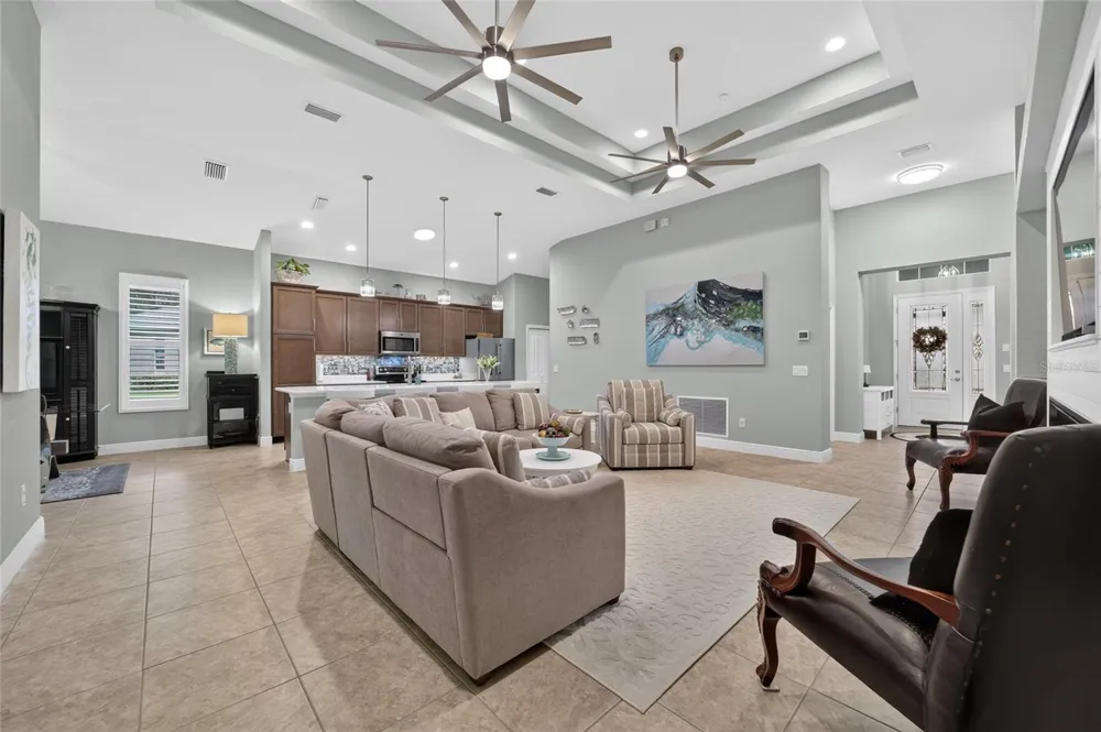 10212 JULIA ISLES AVENUE Oxford, FL 34484