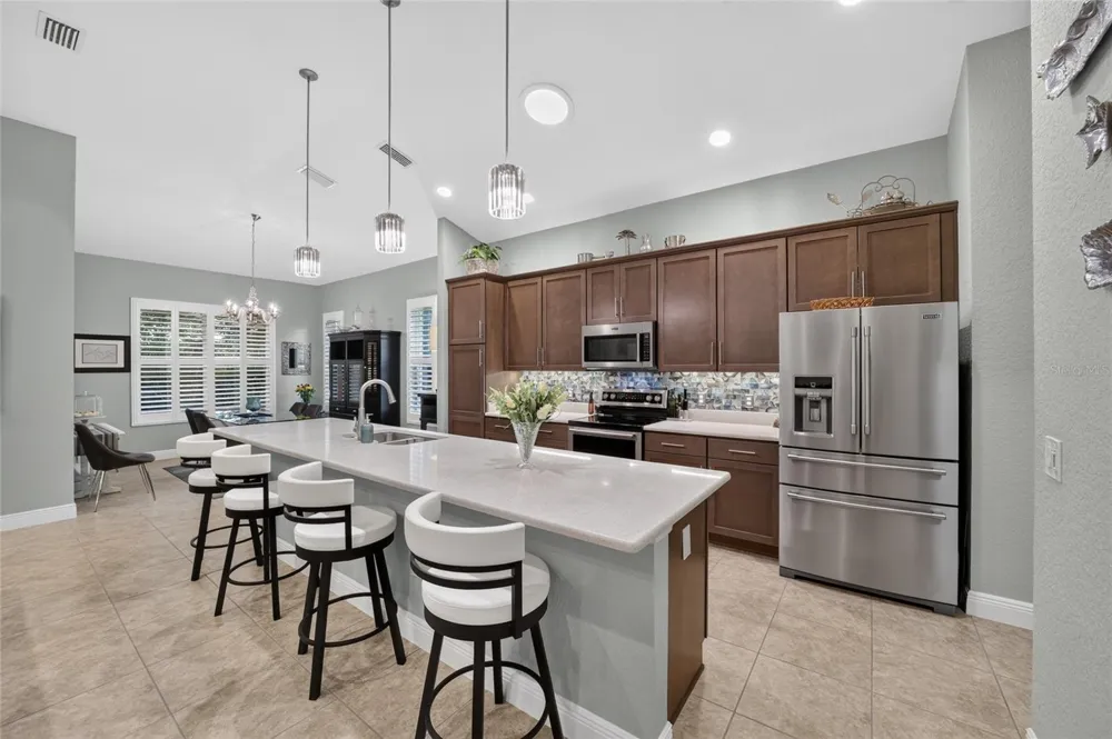 10212 JULIA ISLES AVENUE Oxford, FL 34484