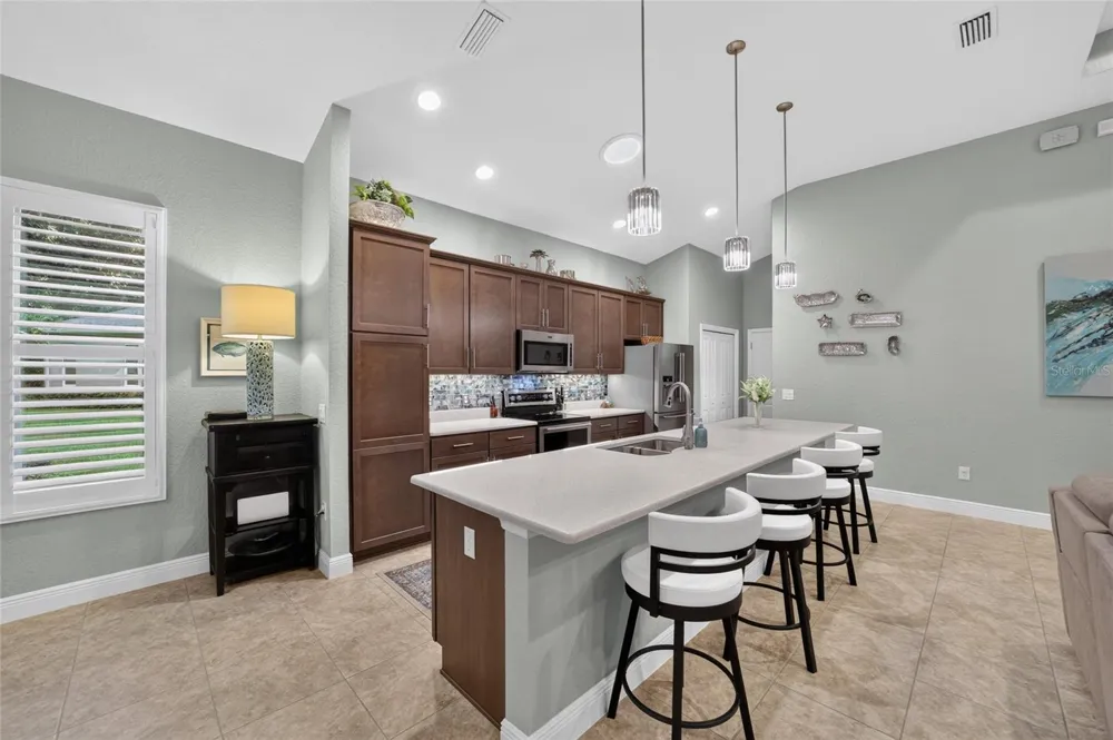 10212 JULIA ISLES AVENUE Oxford, FL 34484