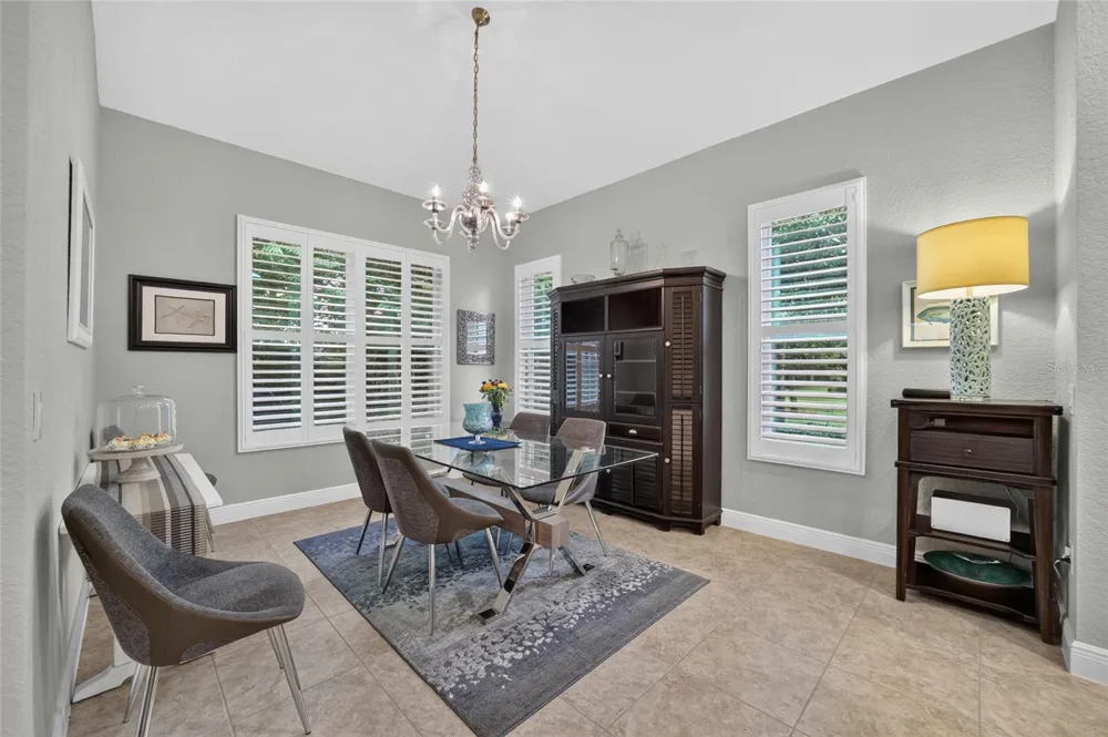 10212 JULIA ISLES AVENUE Oxford, FL 34484