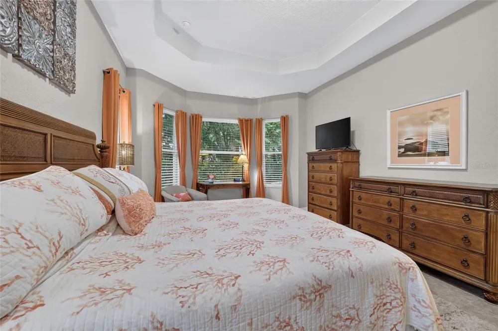 10212 JULIA ISLES AVENUE Oxford, FL 34484