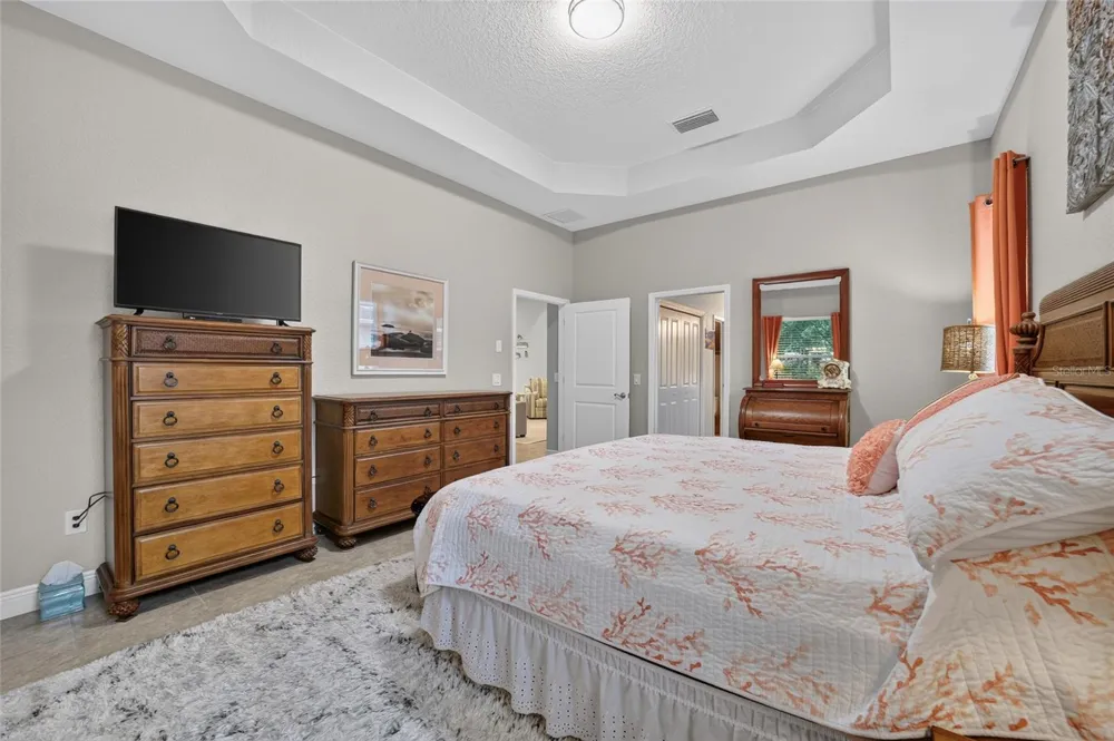 10212 JULIA ISLES AVENUE Oxford, FL 34484
