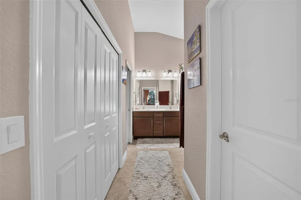 10212 JULIA ISLES AVENUE Oxford, FL 34484