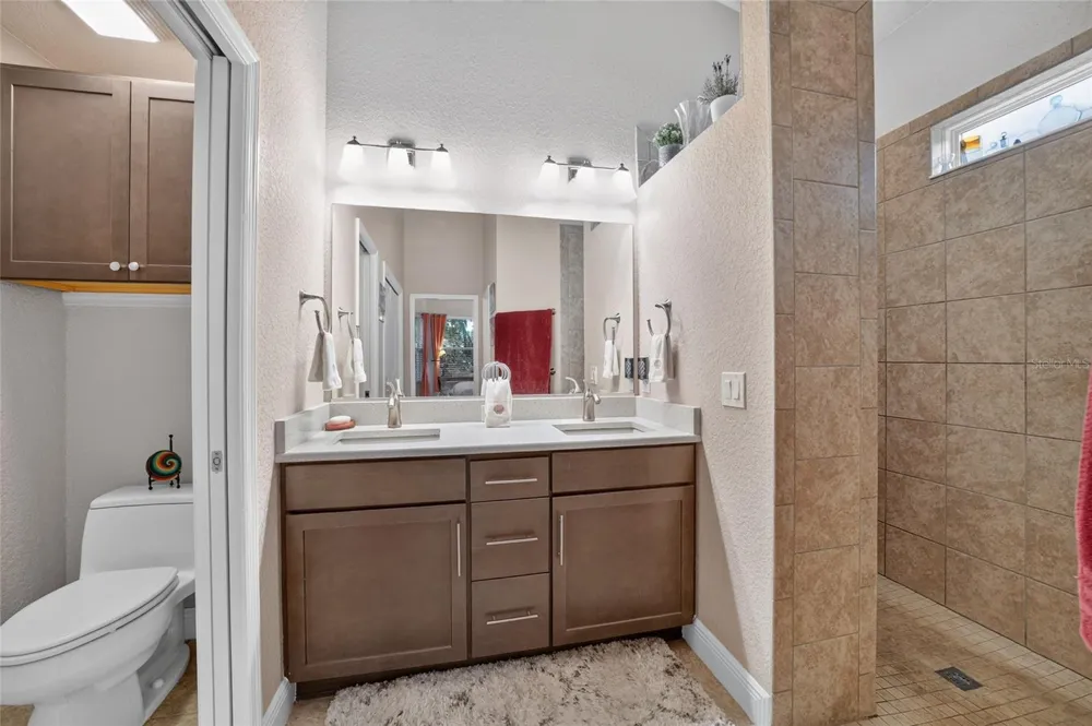 10212 JULIA ISLES AVENUE Oxford, FL 34484