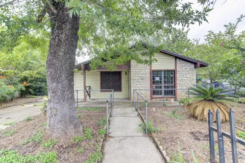 6006 Palm Circle