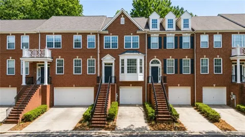 1738 Highlands View SE #11