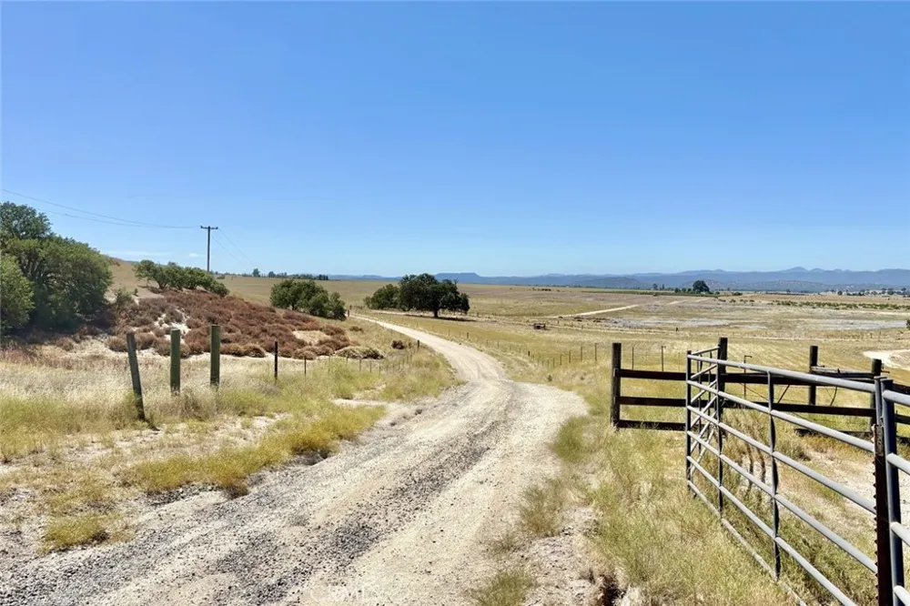 22 Martinez Road Lockwood, CA 93932