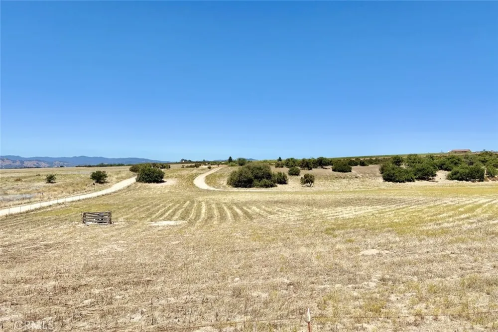 22 Martinez Road Lockwood, CA 93932