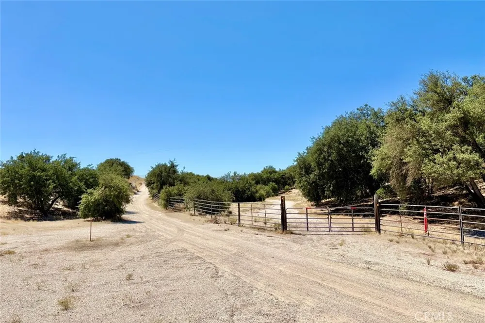 22 Martinez Road Lockwood, CA 93932