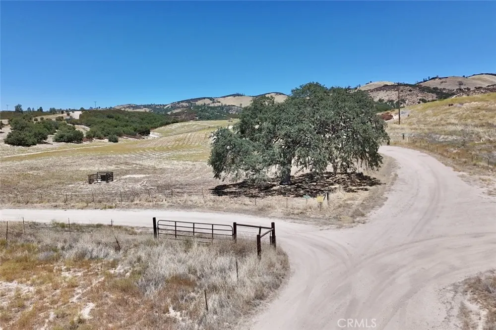 22 Martinez Road Lockwood, CA 93932