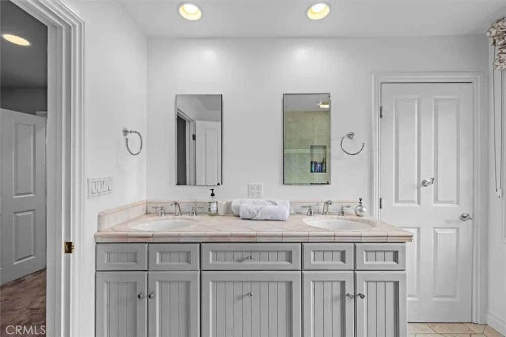 24 Buckskin Lane Rolling Hills Estates, CA 90274