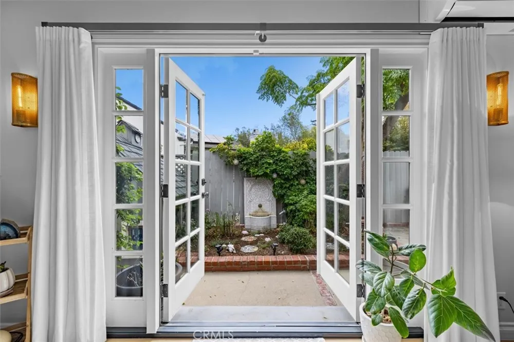 24 Buckskin Lane Rolling Hills Estates, CA 90274