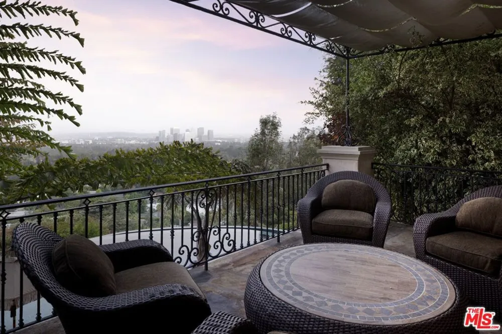10066 Cielo Drive Los Angeles, CA 90210