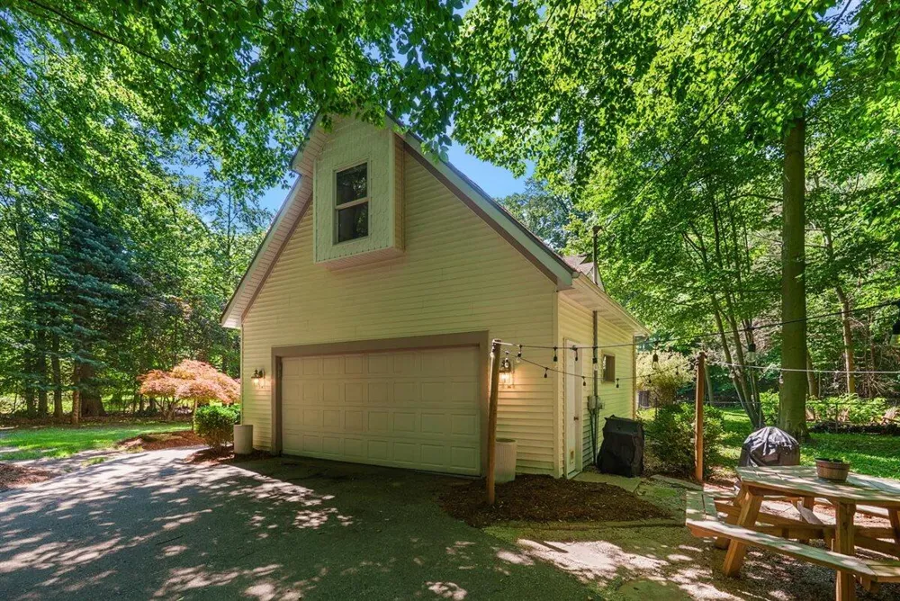 1460 Post Avenue Park Township, MI 49424
