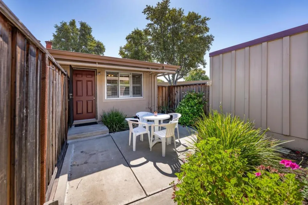 1536 Day Avenue #F San Mateo, CA 94403