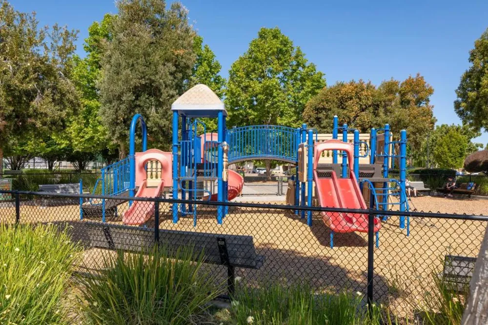 1536 Day Avenue #F San Mateo, CA 94403