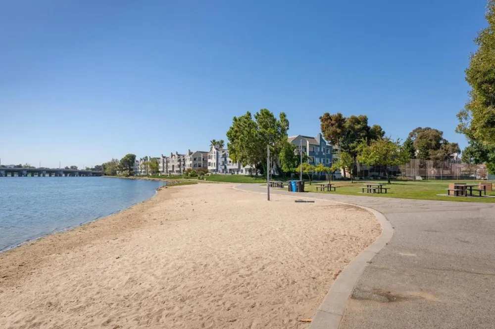 1536 Day Avenue #F San Mateo, CA 94403
