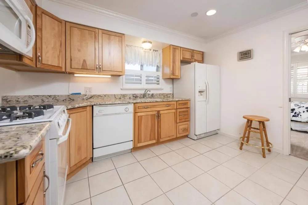 1536 Day Avenue #F San Mateo, CA 94403