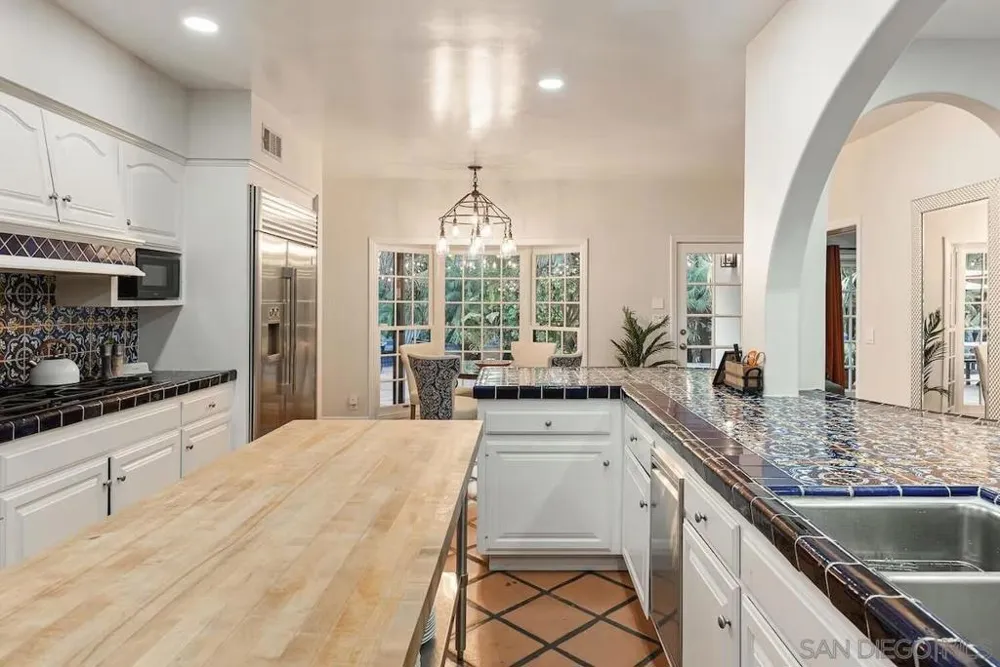 1005 Solymar Drive La Jolla, CA 92037
