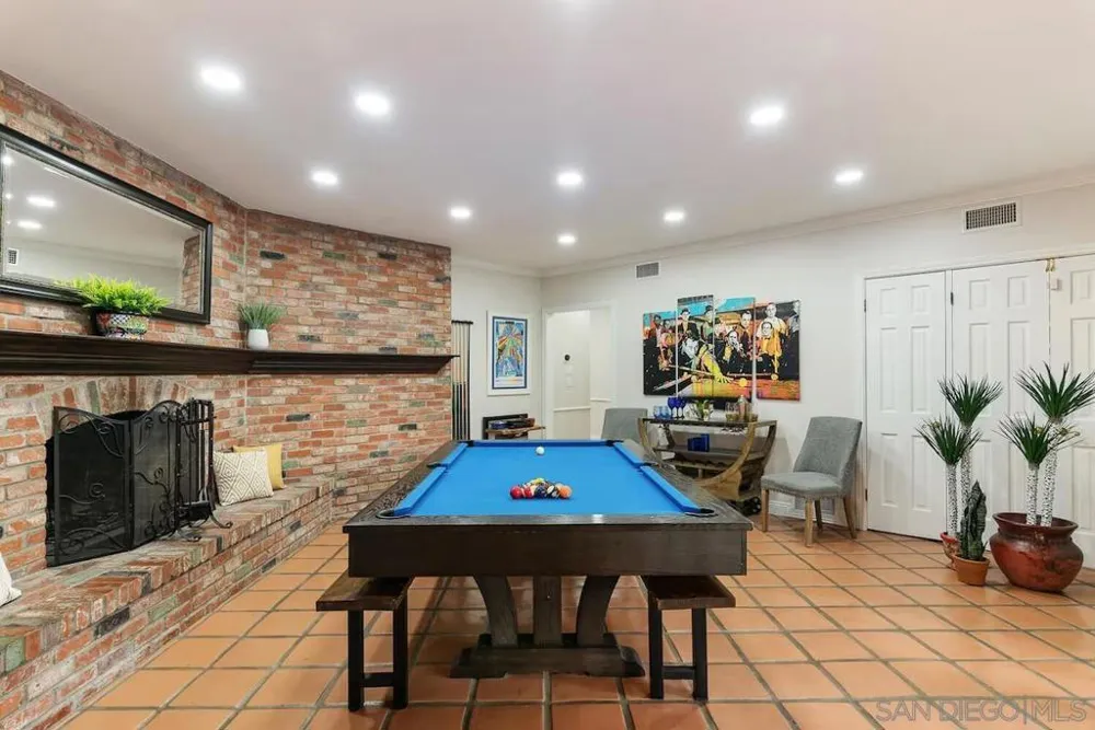1005 Solymar Drive La Jolla, CA 92037