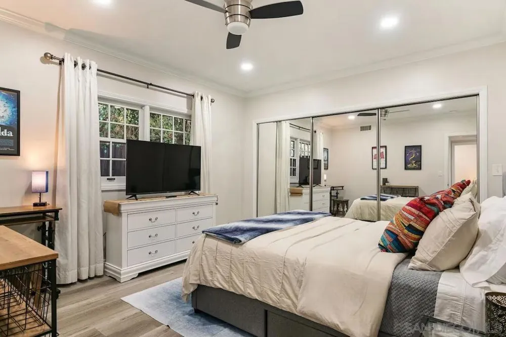 1005 Solymar Drive La Jolla, CA 92037