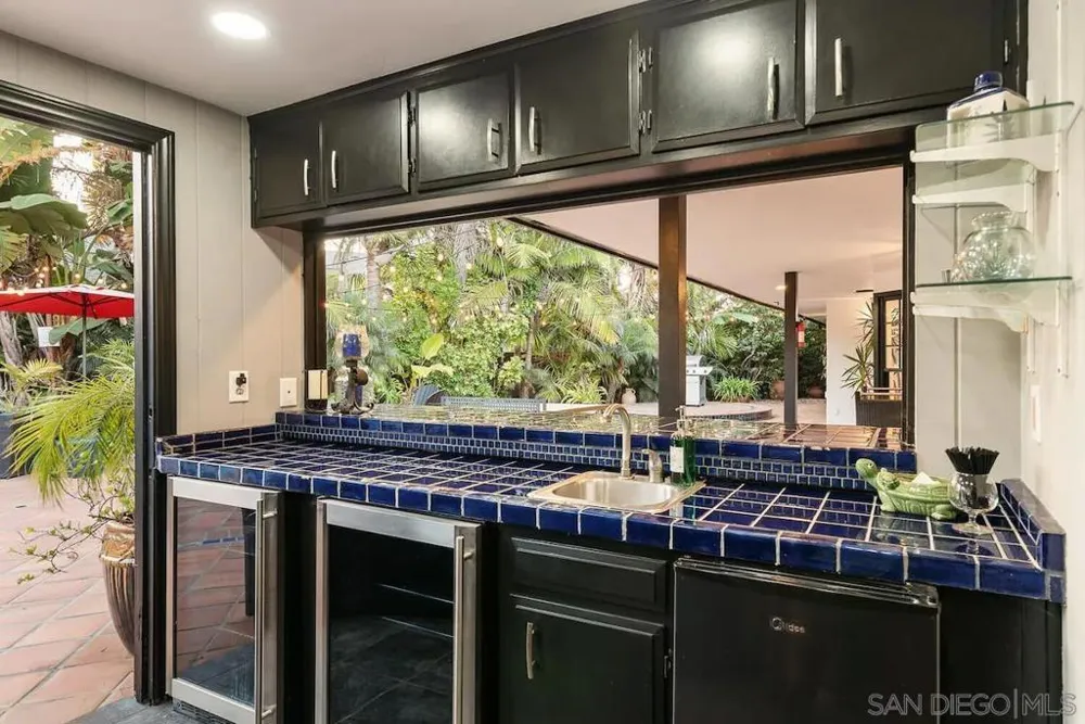 1005 Solymar Drive La Jolla, CA 92037