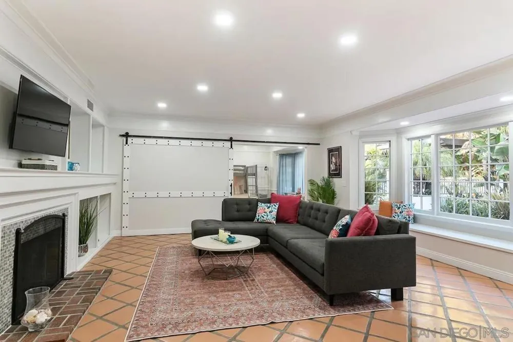 1005 Solymar Drive La Jolla, CA 92037