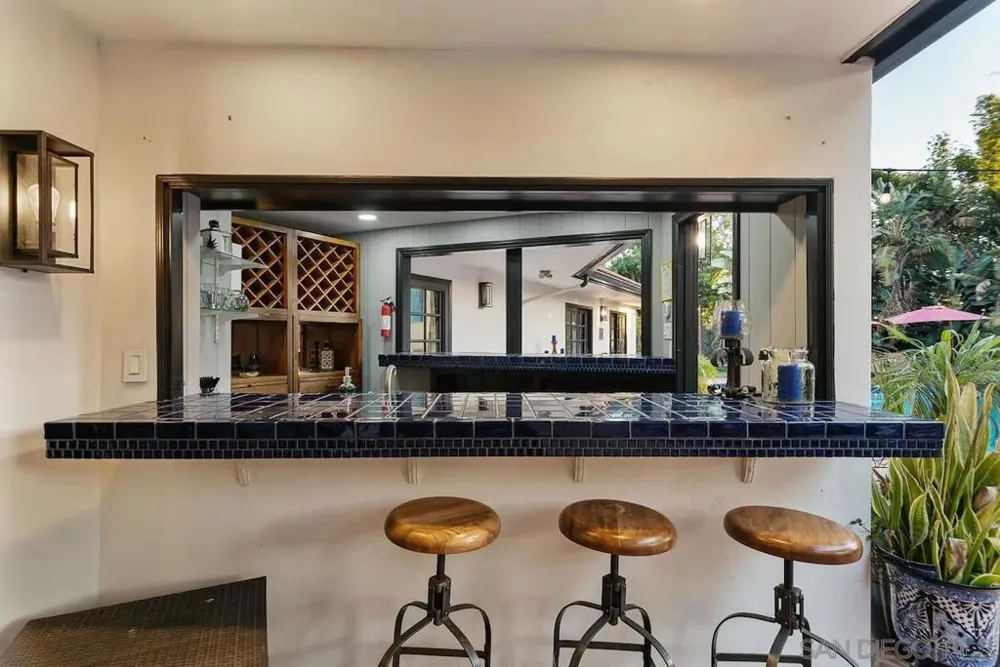 1005 Solymar Drive La Jolla, CA 92037
