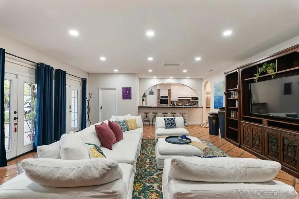 1005 Solymar Drive La Jolla, CA 92037