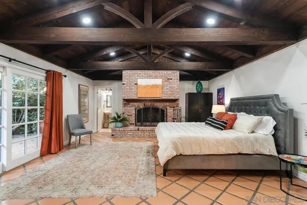 1005 Solymar Drive La Jolla, CA 92037