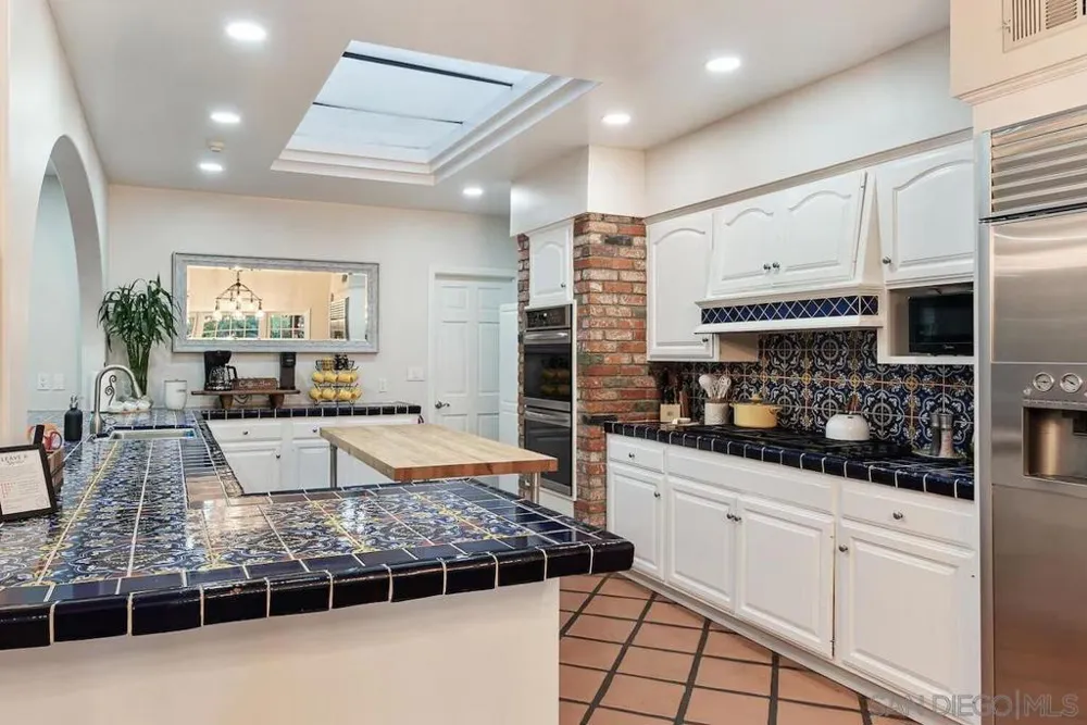 1005 Solymar Drive La Jolla, CA 92037