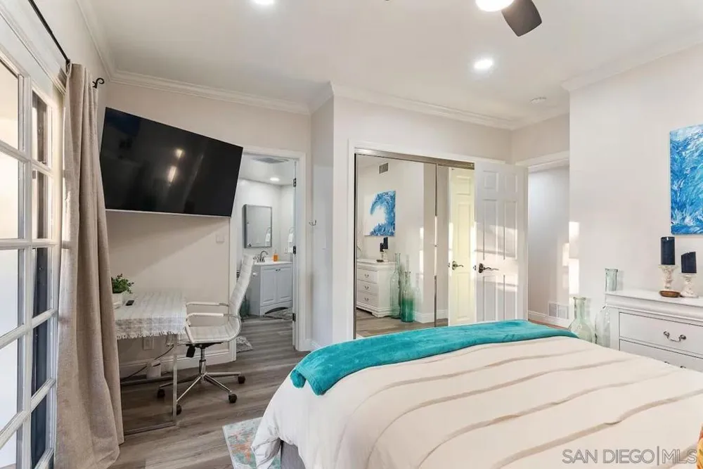 1005 Solymar Drive La Jolla, CA 92037
