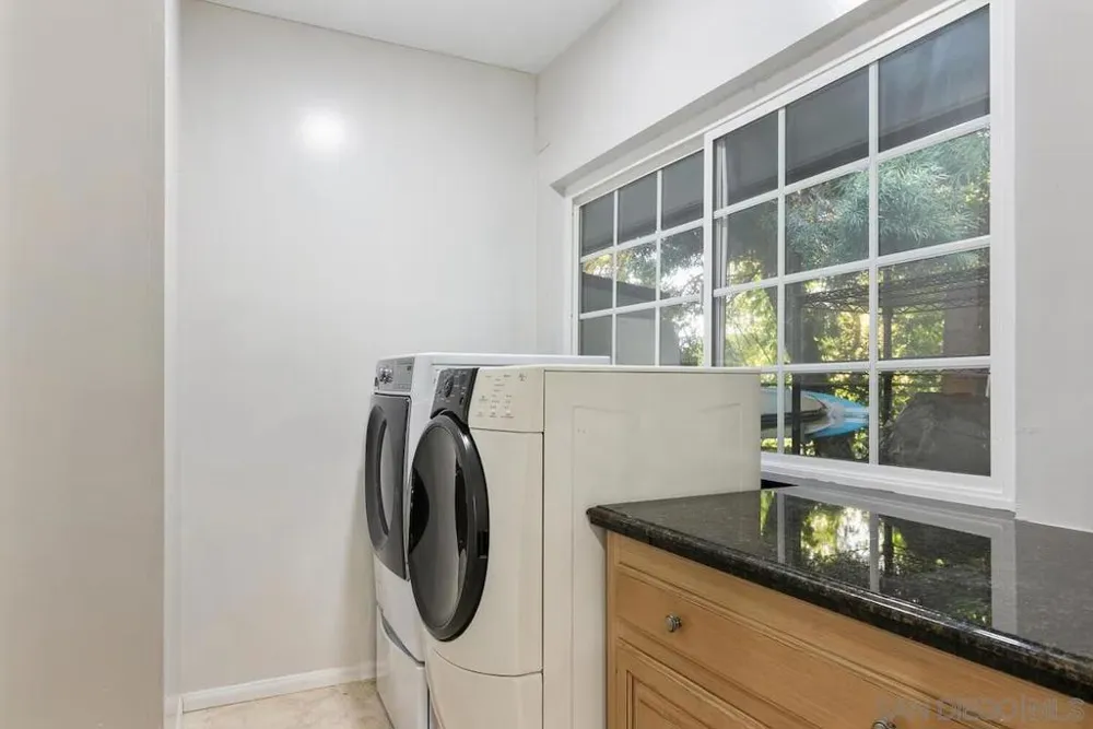 1005 Solymar Drive La Jolla, CA 92037