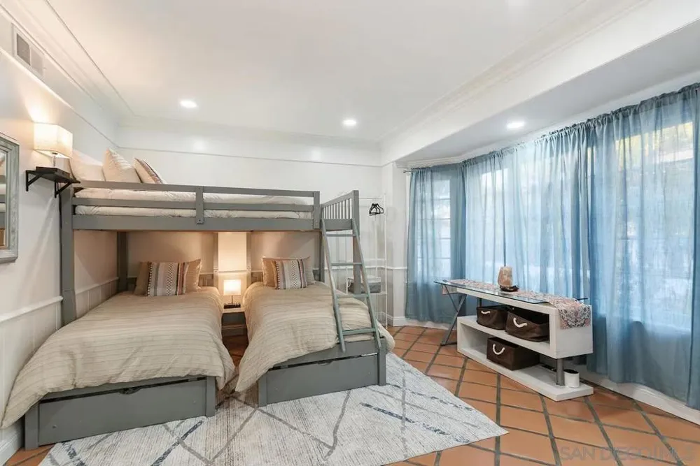 1005 Solymar Drive La Jolla, CA 92037