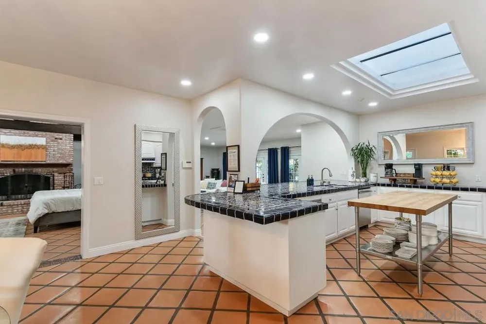 1005 Solymar Drive La Jolla, CA 92037