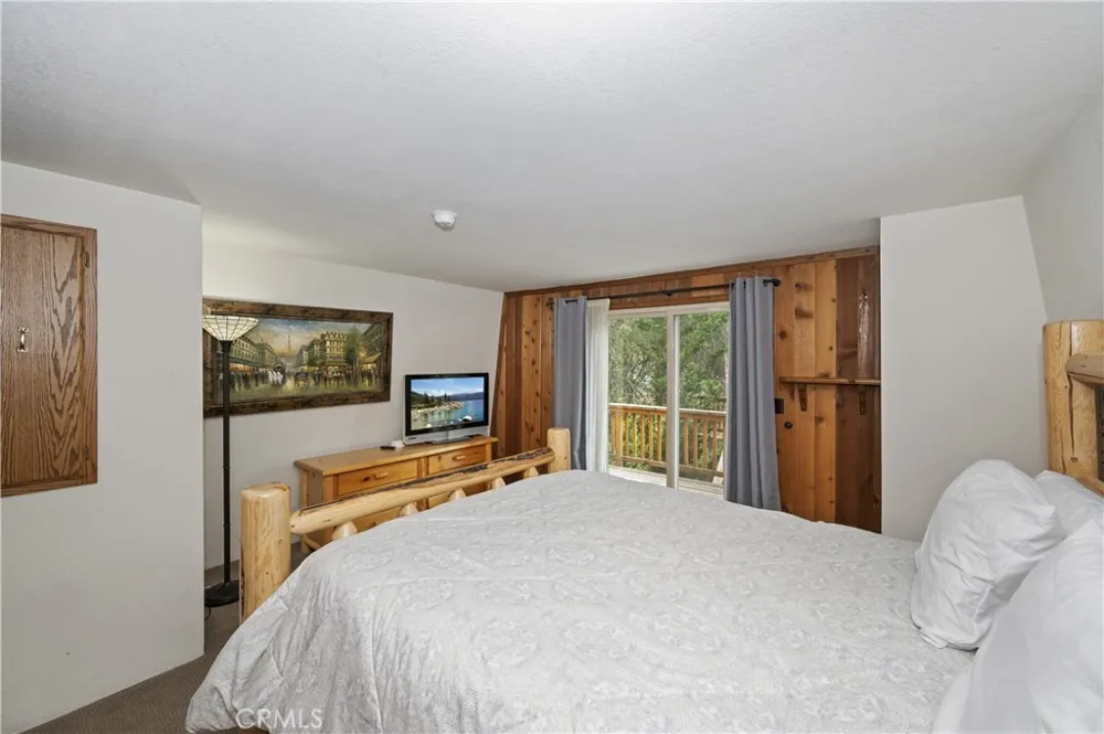 718 Silver Tip Big Bear Lake, CA 92315