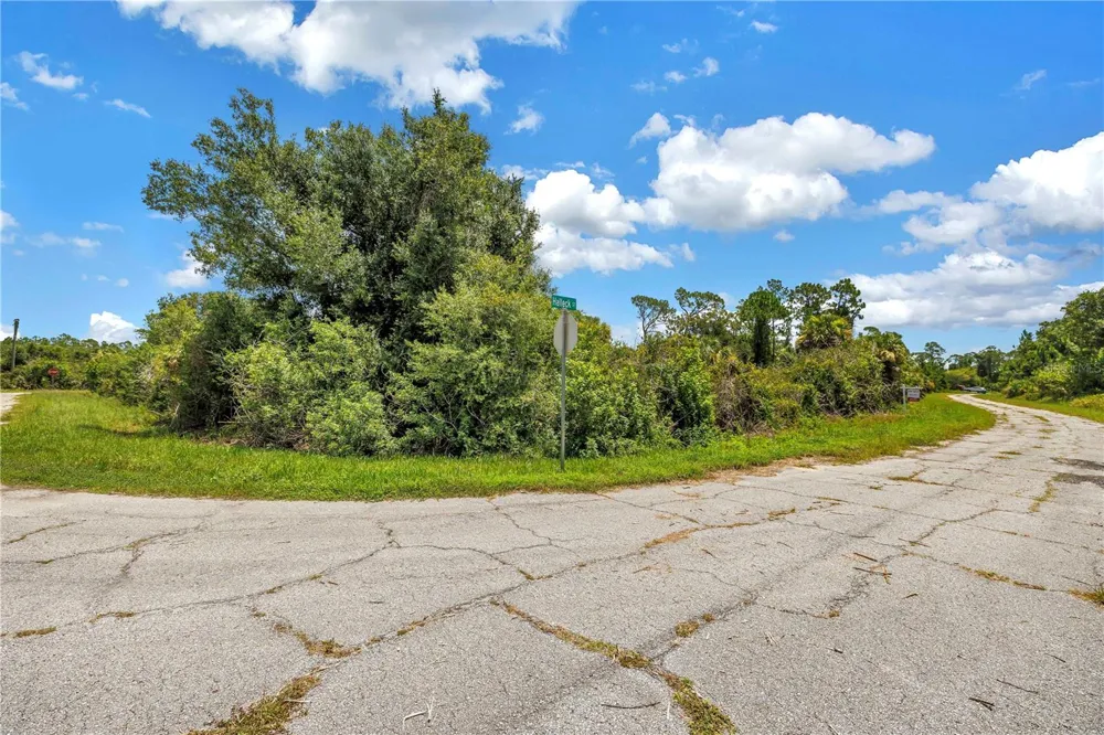 HINSHAW AVENUE North Port, FL 34288