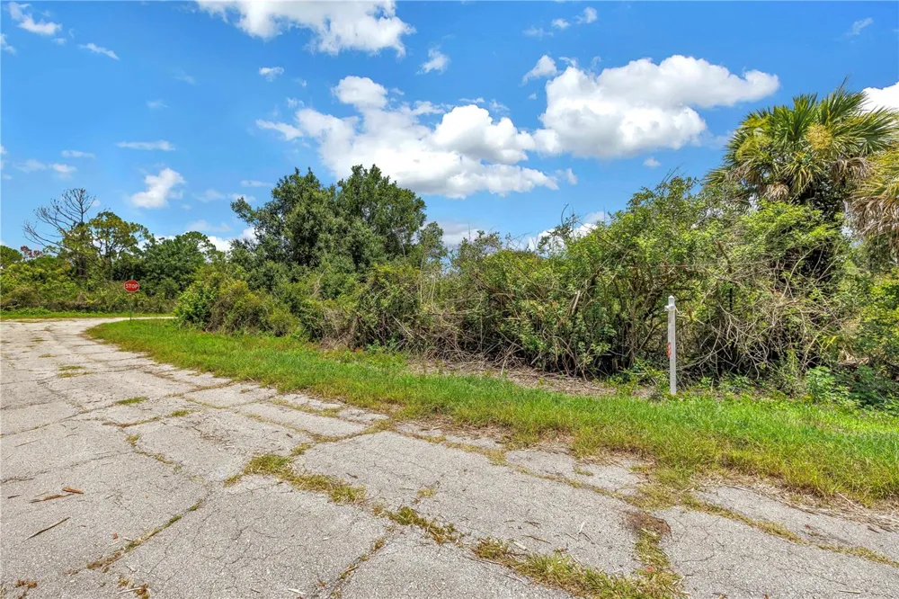 HINSHAW AVENUE North Port, FL 34288