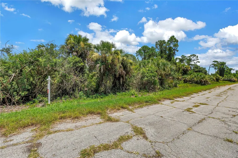 HINSHAW AVENUE North Port, FL 34288