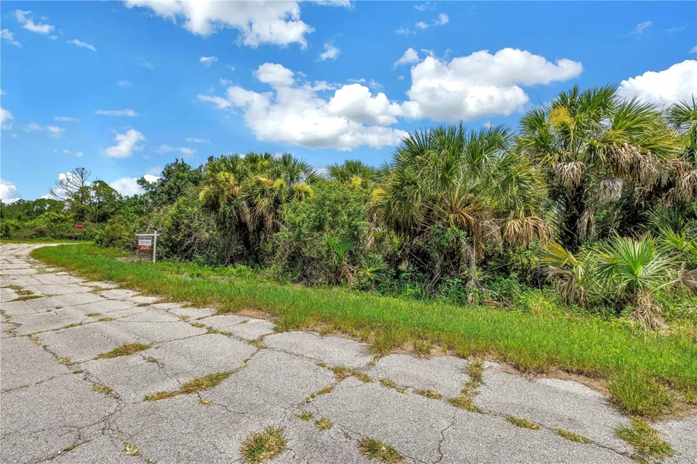 HINSHAW AVENUE North Port, FL 34288