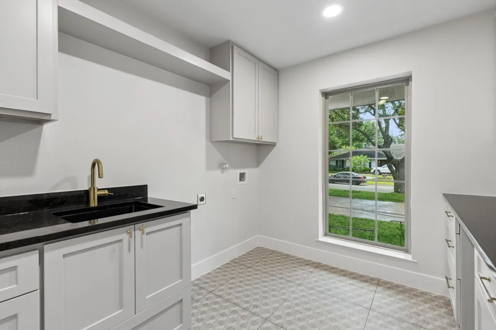 6941 Midcrest Drive Dallas, TX 75254