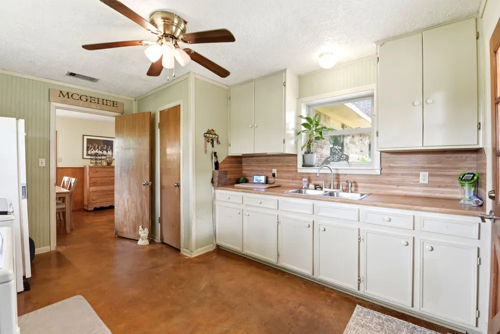 280 Mcgehee Road Willis, TX 77378