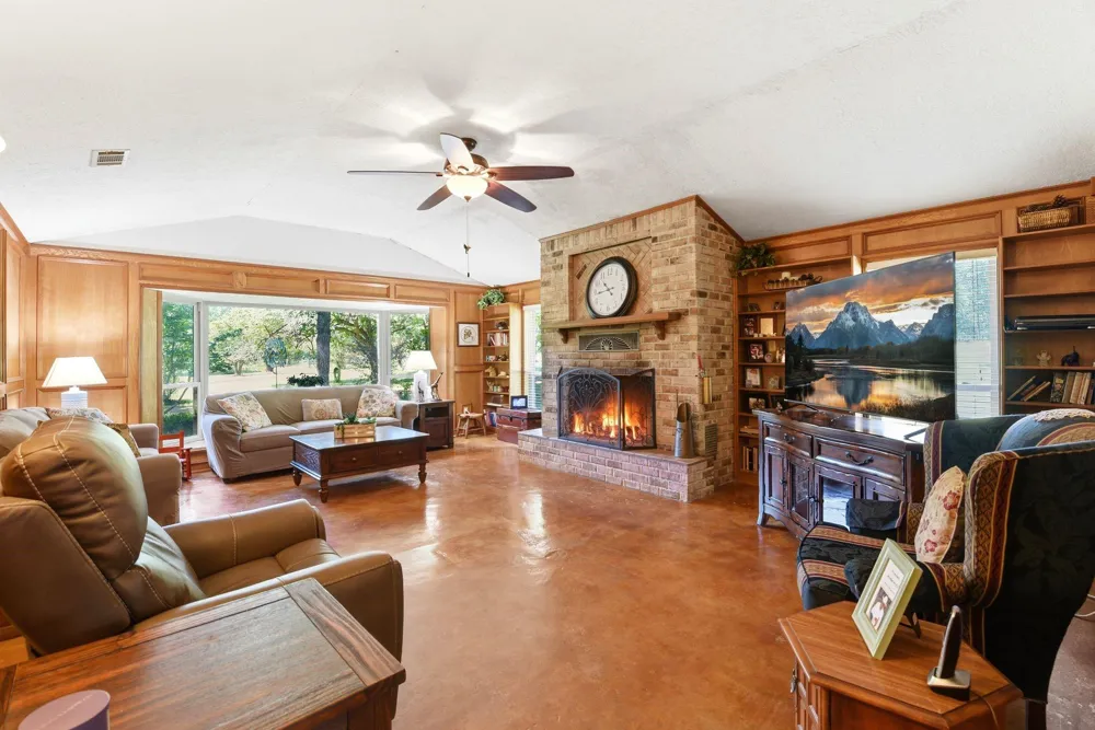 280 Mcgehee Road Willis, TX 77378