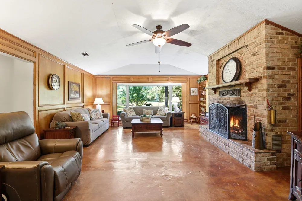 280 Mcgehee Road Willis, TX 77378