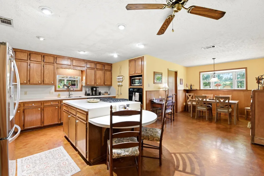 280 Mcgehee Road Willis, TX 77378