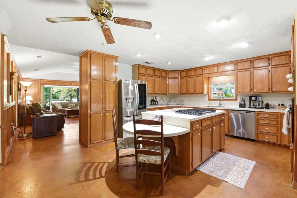280 Mcgehee Road Willis, TX 77378