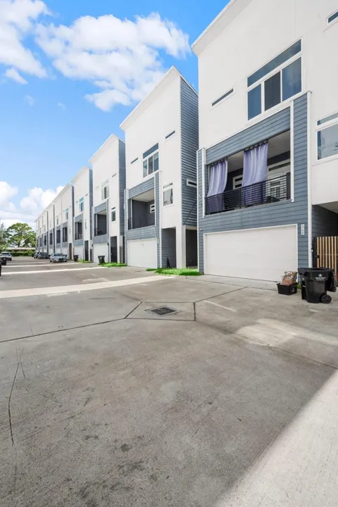 4706 Independence Heights