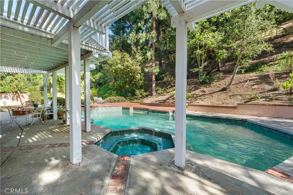 19932 Turnberry Tarzana, CA 91356
