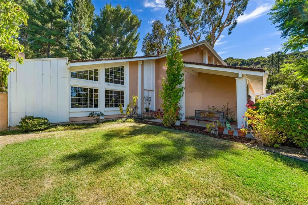 19932 Turnberry Tarzana, CA 91356